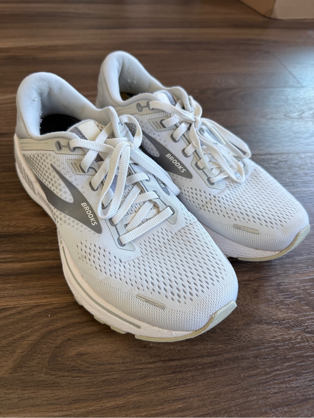 Brooks GTS 22 Adrenaline - size 9.5